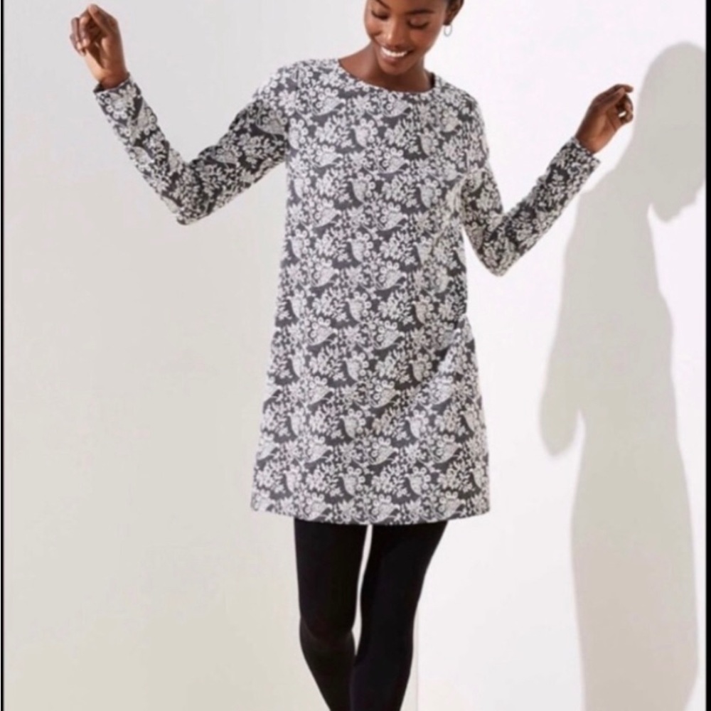 LOFT floral jacquard A-line shift dress, long sleeve, gray/white M